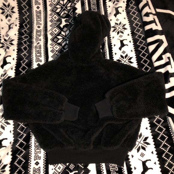 Women’s forever 21 Sherpa crop top sweatshirt - Picture 4 of 4